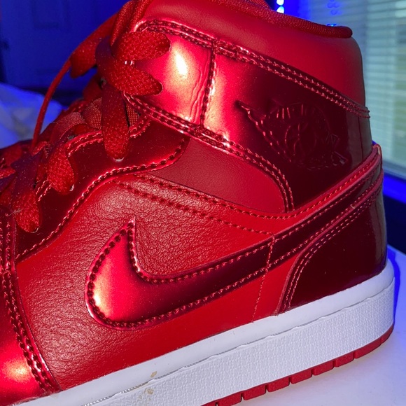 Red Nike air Jordan size 8 worn once the popular ones that sell out in minutes - Picture 4 of 4